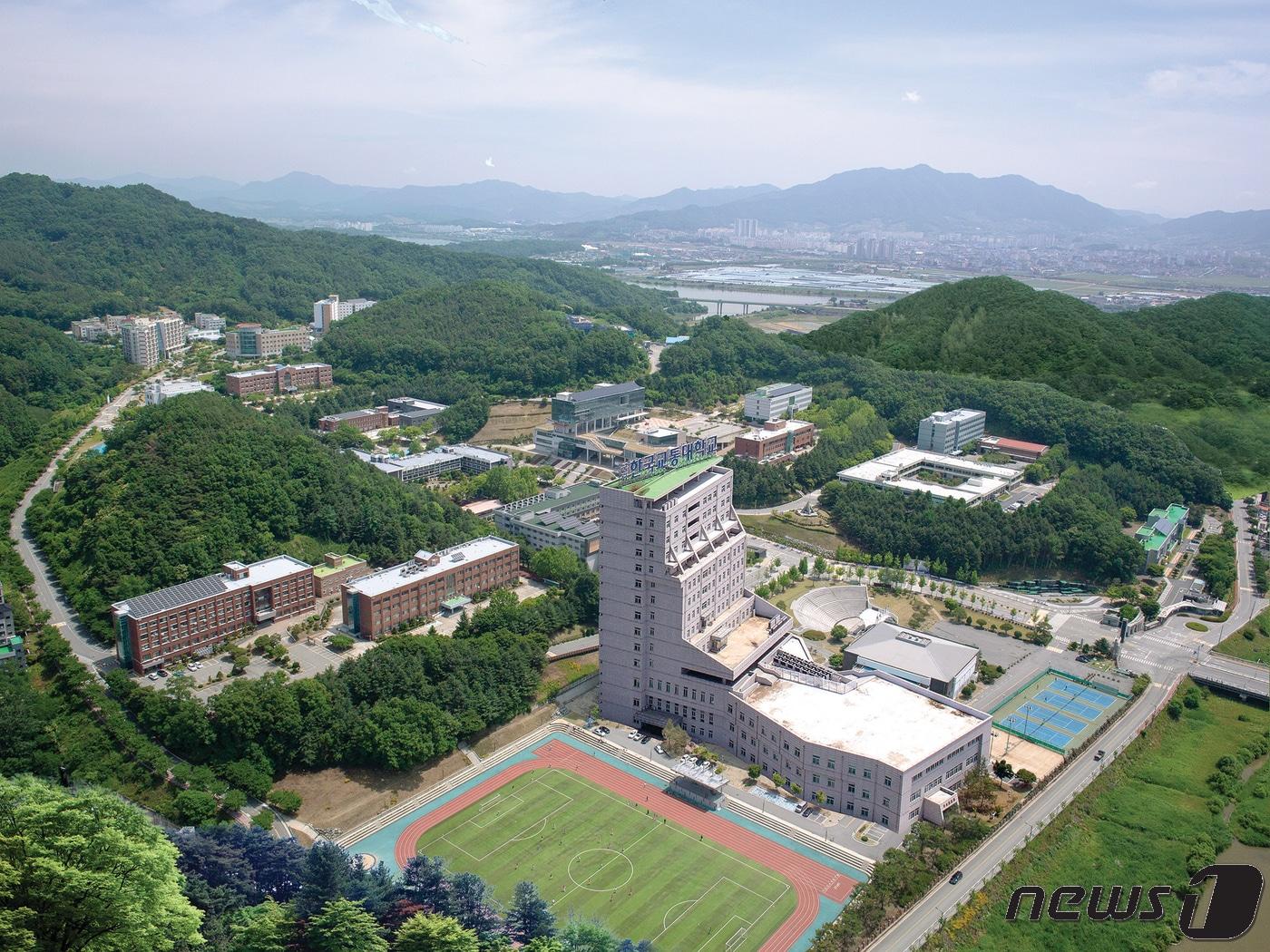 본문 이미지 - 1일 한국교통대 직원과 학생이 총장 선거 참여비율을 합의하며 교원이 이를 수용할 지 관심이 모아지고 있다. 사진은 충주캠퍼스 전경.(자료사진)2022.7.1/ⓒ 뉴스1