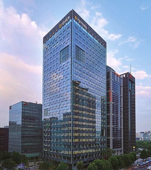 본문 이미지 - KB금융 여의도 본점 신관 사진./사진제공=KB금융ⓒ 뉴스1