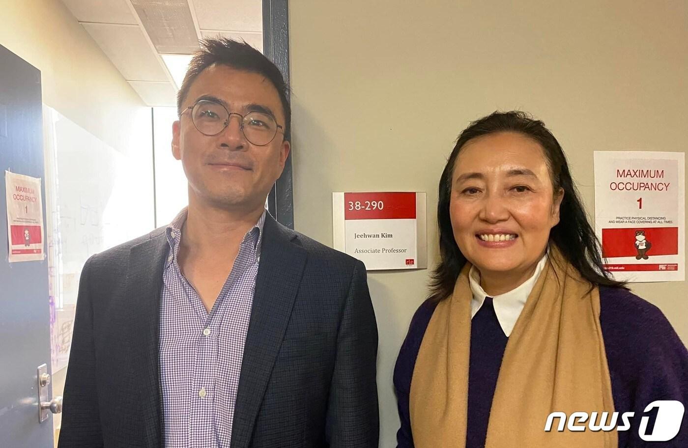 박영선 전 중소벤처기업부 장관과 김지환 MIT 교수.ⓒ 뉴스1(박영선 전 중소벤처기업부 장관 페북 캡처)