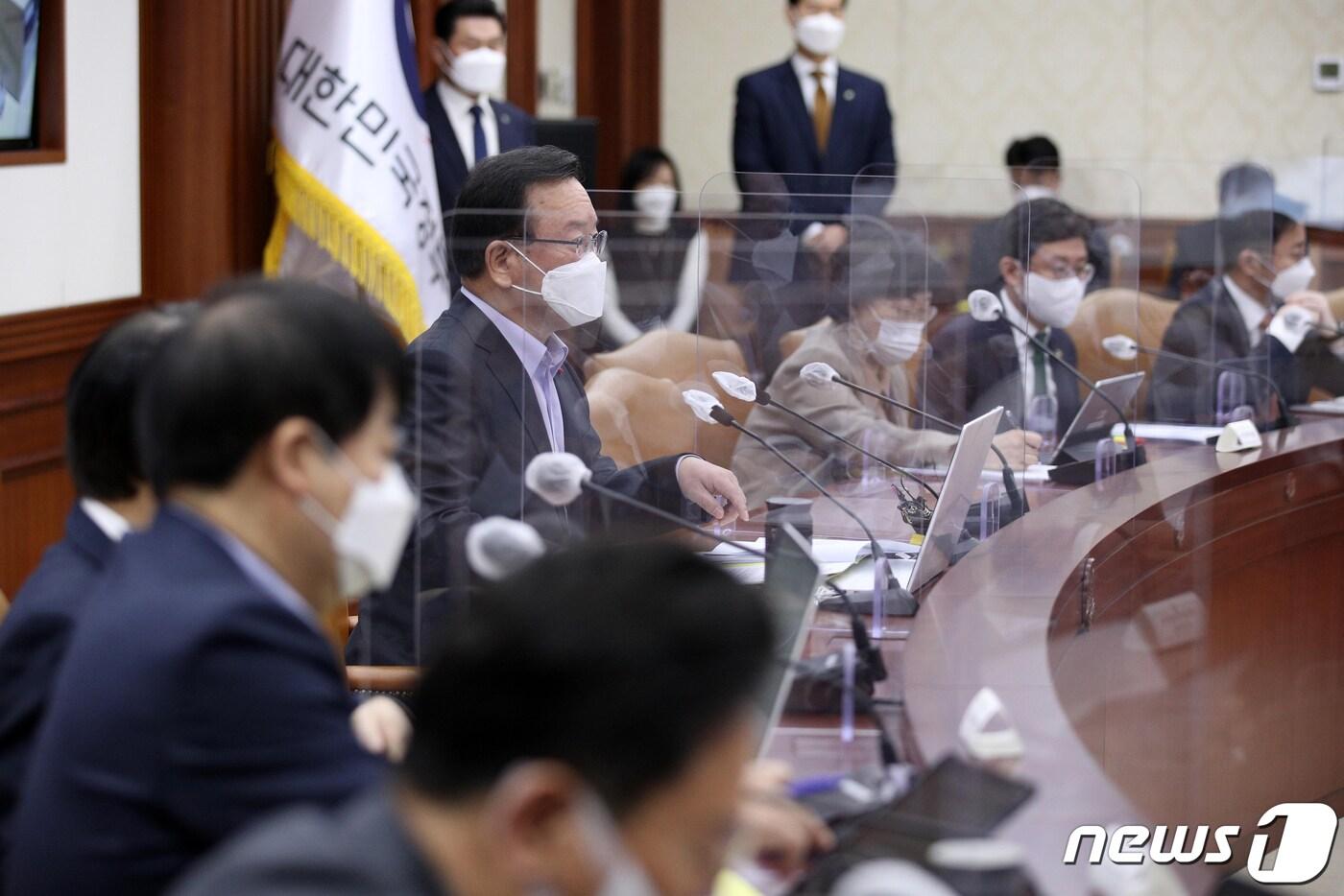 본문 이미지 - 김부겸 국무총리가 9일 서울 종로구 정부서울청사에서 열린 국정현안점검조정회의에서 모두발언을 하고 있다.2021.12.9/뉴스1 ⓒ News1 송원영 기자