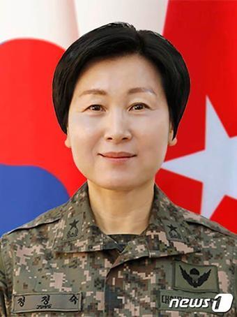 본문 이미지 - 9일 단행된 올 후반기 군 장성 인사에서 여군 최초의 보병 소장으로 발탁된 정정숙 육군 전투준비안전단장 (육군 제공) ⓒ 뉴스1