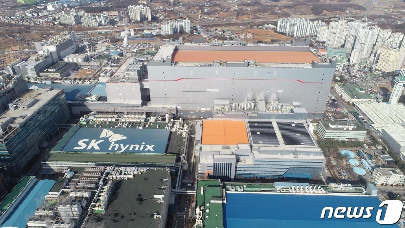 SK하이닉스  M16 전경. (SK하이닉스 제공) 2021.2.1/뉴스1