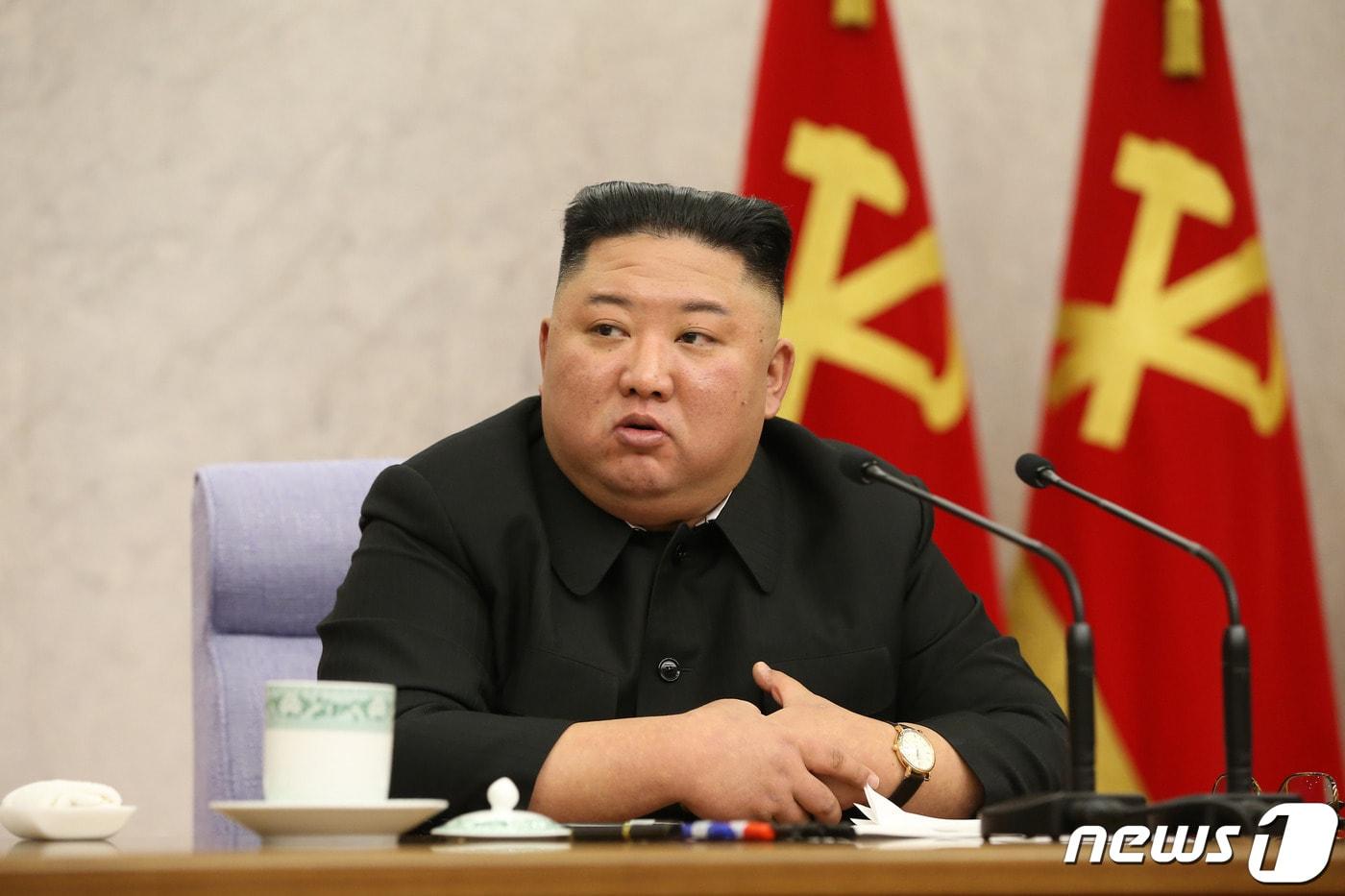 본문 이미지 - (평양 노동신문=뉴스1) = 북한이 설 연휴를 앞두고 시작한 노동당 중앙위원회 제8기 2차 전원회의 일정을 사흘 째 이어갔다. 김정은 노동당 총비서는 전날 보고에서 "경제활동에서 나타나는 온갖 위법 행위들과의 법적 투쟁을 강력하게 전개해 나갈 것＂이라고 선언했다고 당 기관지 노동신문이 보도했다. [국내에서만 사용가능. 재배포 금지. DB 금지. For Use Only in the Republic of Korea. Redistribution Prohibited] rodongphoto@news1.kr