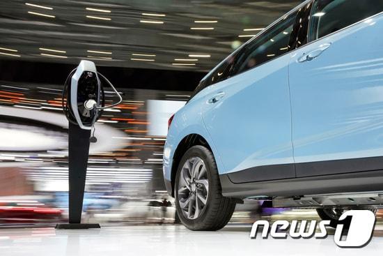본문 이미지 - 전기차 충전소. <자료사진>ⓒ 로이터=뉴스1