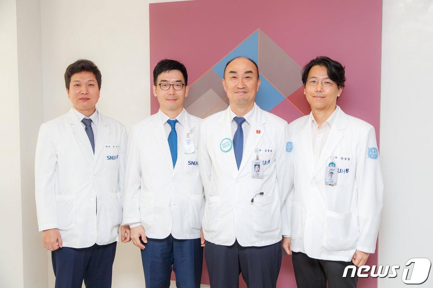 본문 이미지 - 분당서울대병원 위장관 외과팀(왼쪽부터 박영석, 서윤석, 김형호, 안상훈 교수).(병원측 제공) ⓒ News1 
