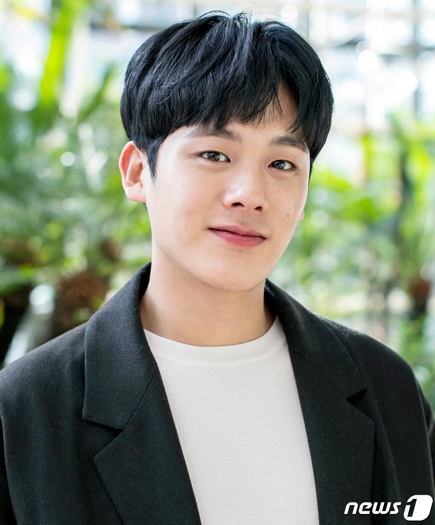 본문 이미지 - JTBC 수목드라마 ‘런 온’에 출연 중인 탤런트 이정하가 2일 오전 서울 종로구 뉴스1 사옥에서 진행된 인터뷰에 앞서 포즈를 취하고 있다. 2021.2.2/뉴스1 ⓒ News1 김진환 기자