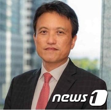 본문 이미지 - 기획재정부는 아시아개발은행(ADB) 사무총장에 엄우종 현 ADB 지속가능개발·기후변화국장이 선임됐다고 22일 밝혔다. 한국인의 ADB 최고위급 진출은 2006년 이영회 사무총장 이후 15년만이다. (기획재정부 제공) 2021.2.22/뉴스1