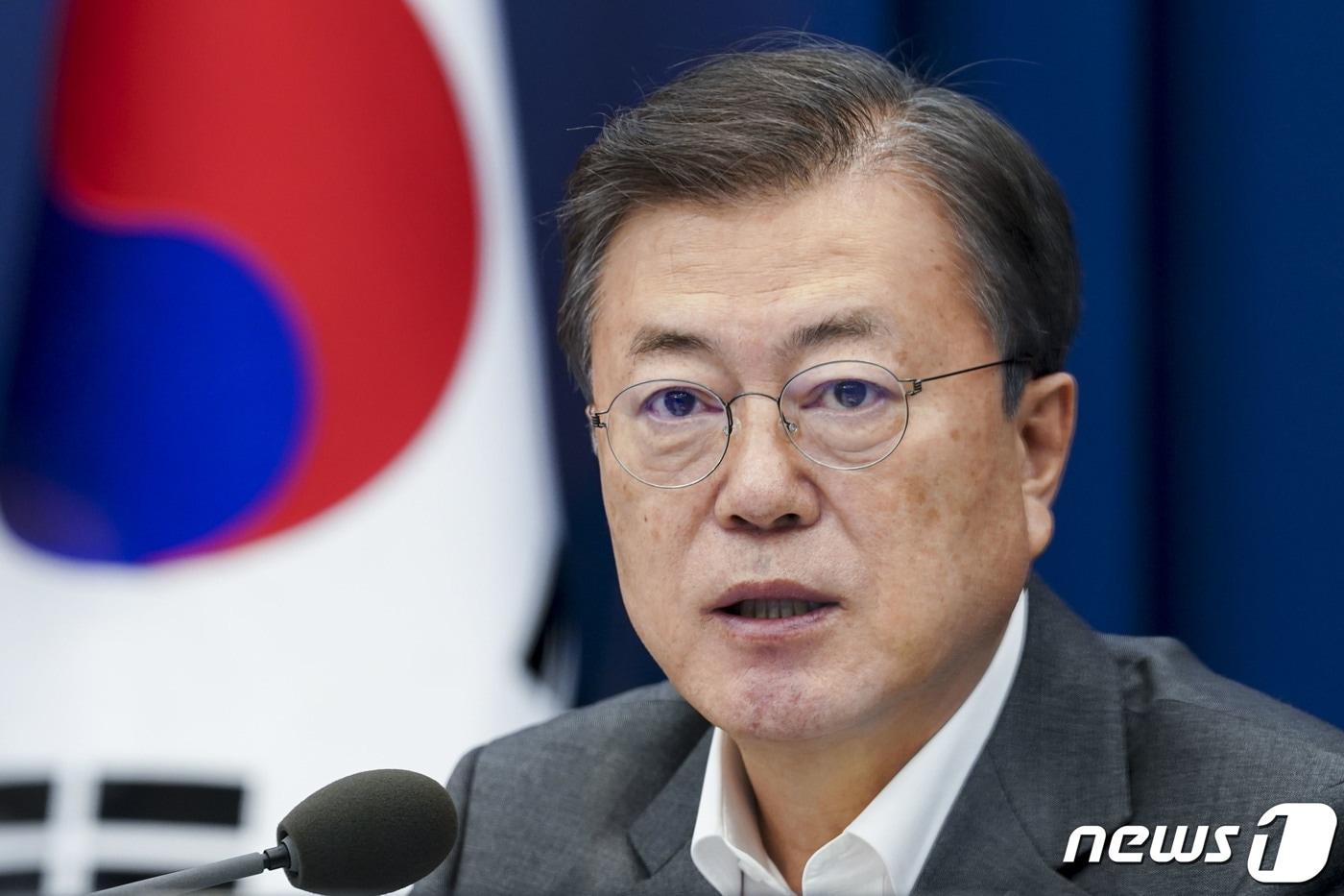 본문 이미지 - 문재인 대통령. 2021.2.22/뉴스1 ⓒ News1 이광호 기자