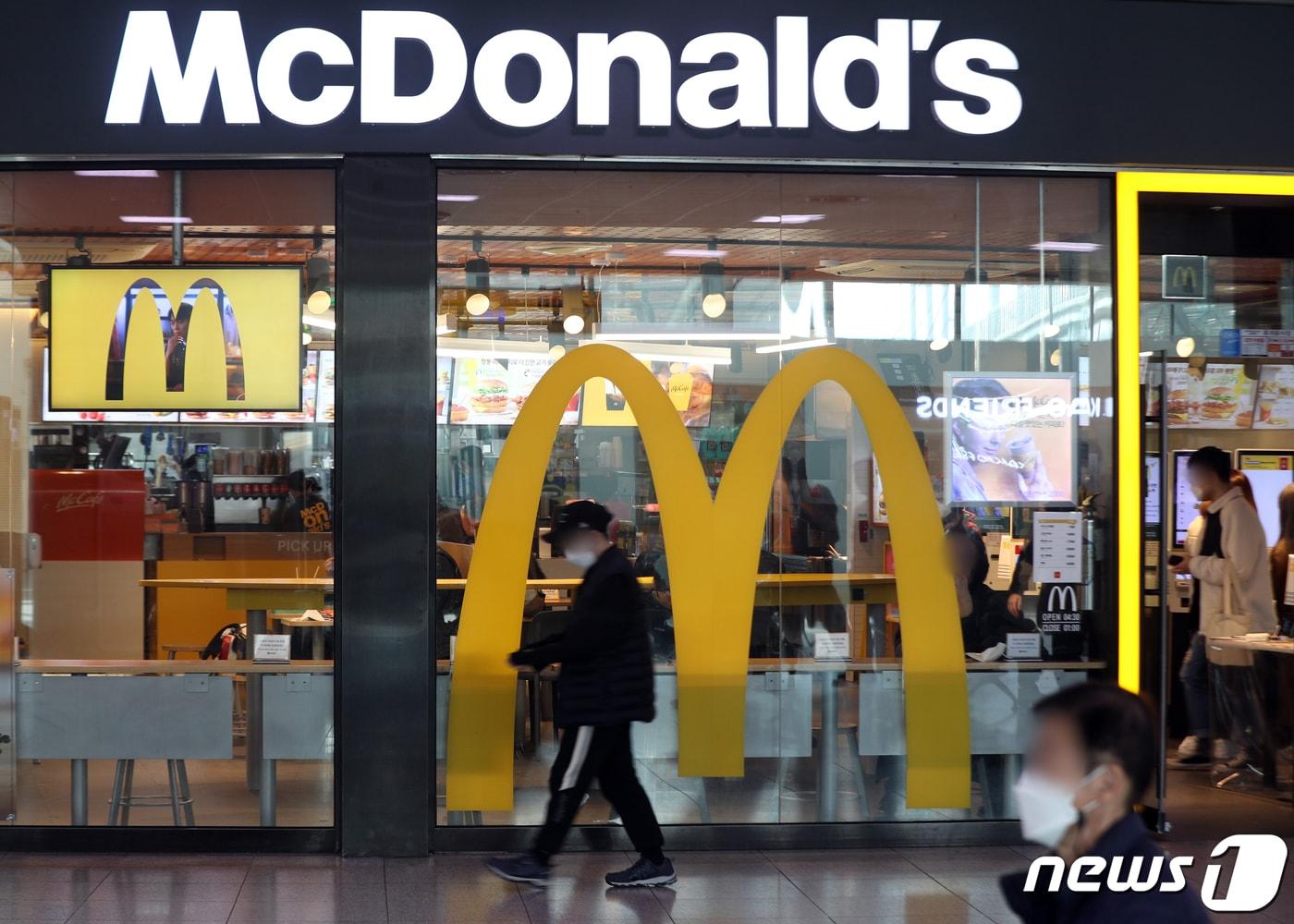 본문 이미지 - 서울시내 한 맥도날드 매장 ⓒ News1 황기선 기자
