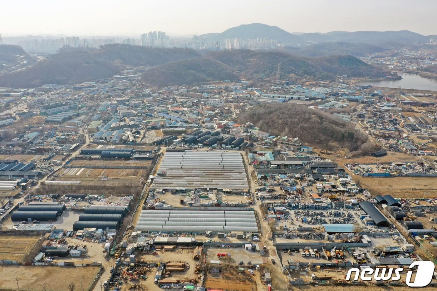 국토교통부는 24일 신규 공공택지 추진계획을 발표했다. 이날 신규택지로 지정된 광명·시흥 지구는 1271만㎡ 규모로 서울 여의도 면적의 4.3배에 이르며 광명·시흥 지구에서 총 7만가구의 신규 주택을 지을 계획이다. 사진은 이날 신규 택지로 지정된 경기도 시흥시 과림동, 광명시 옥길동 일대의 모습. 2021.2.24/뉴스1 ⓒ News1 조태형 기자