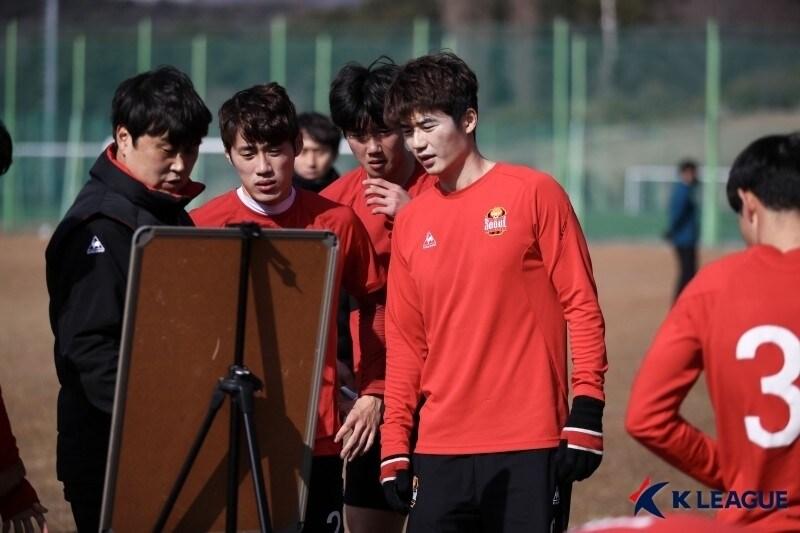 본문 이미지 - 전북 현대와의 개막전에 선발 출전한 FC서울 기성용. .(한국프로축구연맹 제공)ⓒ 뉴스1