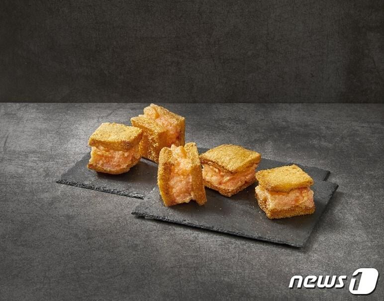 본문 이미지 - BBQ가 내놓은 '통새우 멘보샤'(제너시스 비비큐 제공) ⓒ 뉴스1