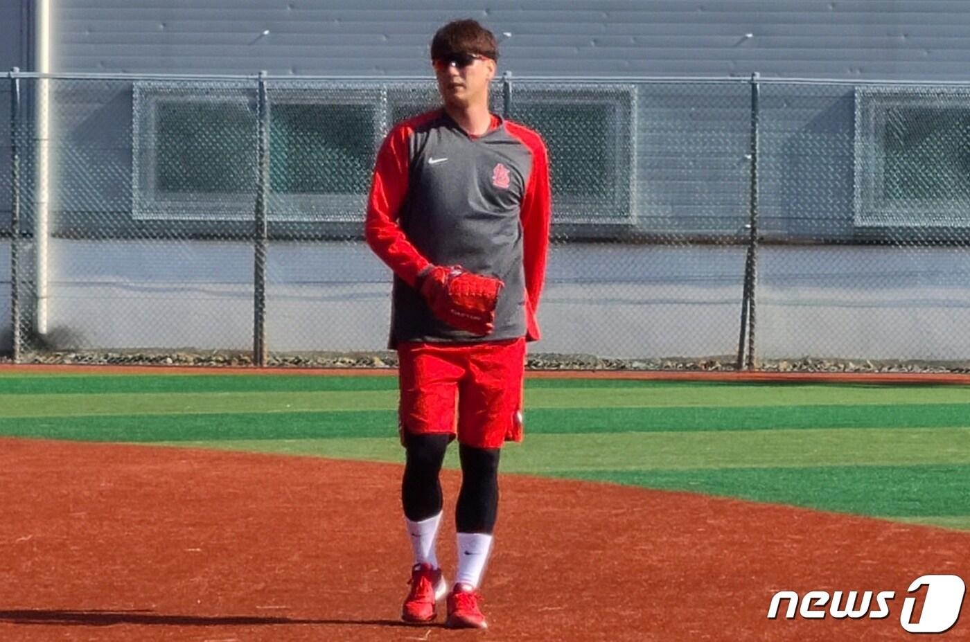 1일 제주 강창학야구장에서 몸을 풀고 있는 김광현. ⓒ 뉴스1