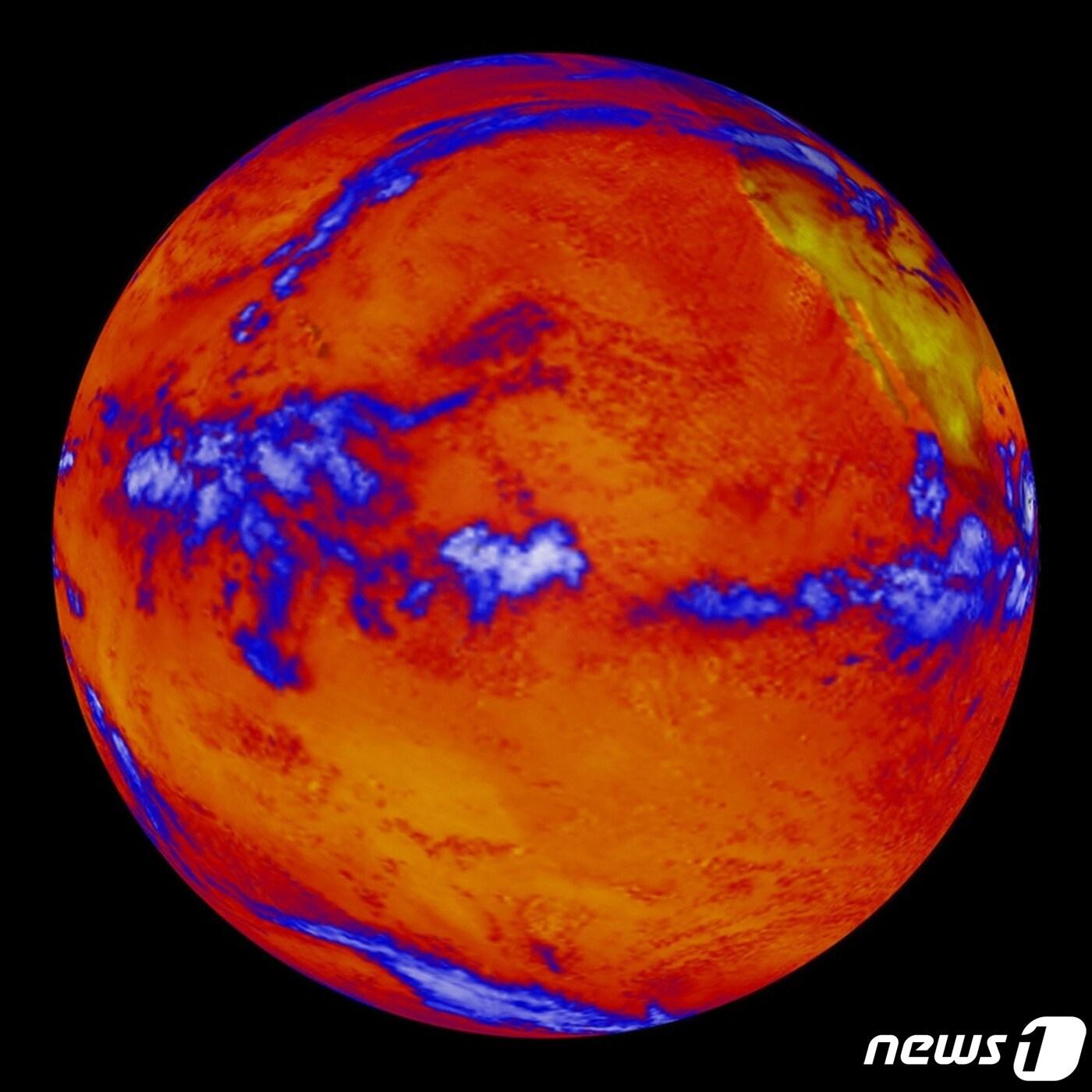 본문 이미지 - 2014년 10월6일 미국 항공우주국(NASA)이 촬영한 지구 사진. ⓒ AFP=뉴스1