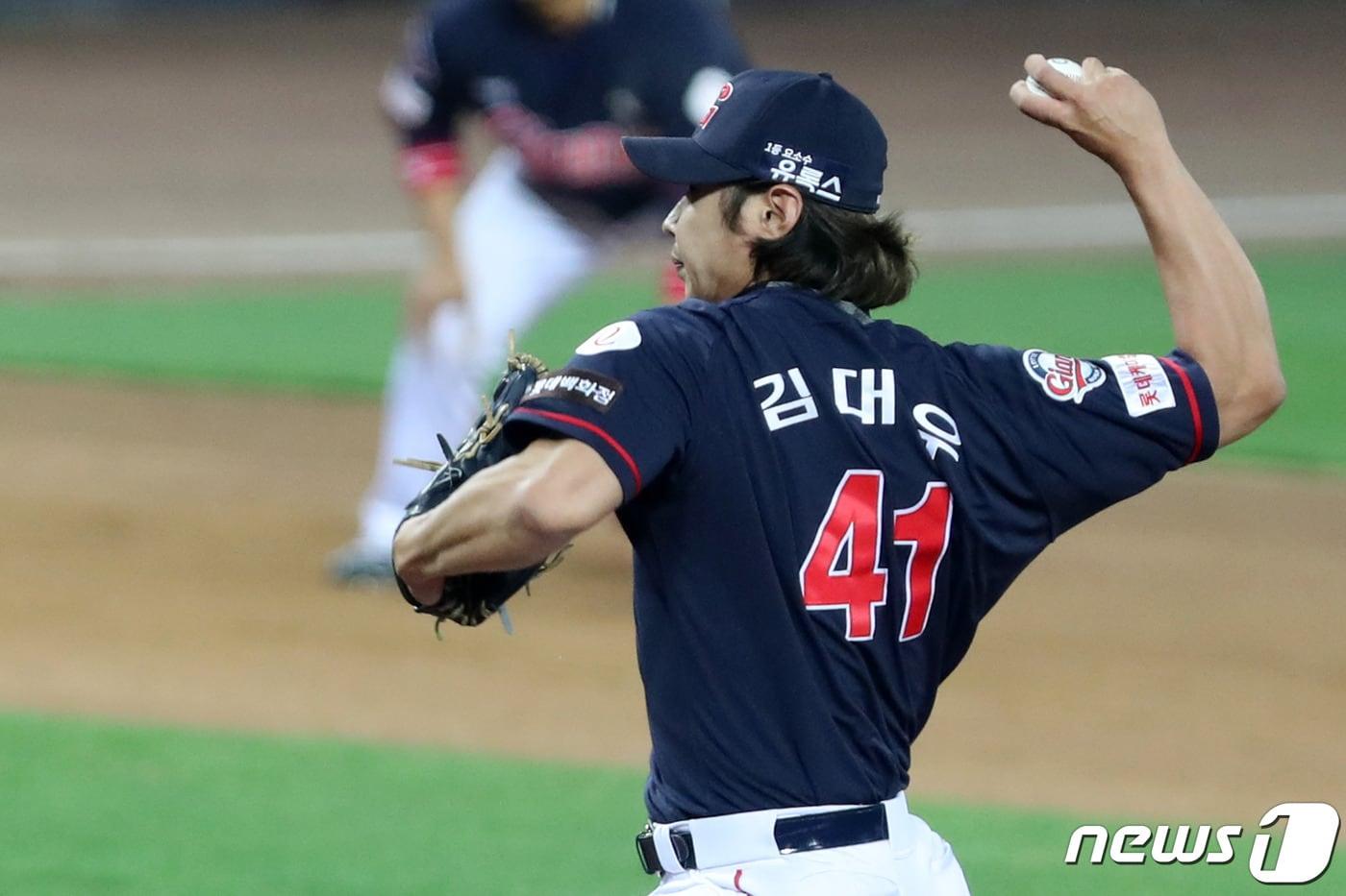 우여곡절이 많았던 김대우는 2020년 최고의 시즌을 치렀다. 하지만 아직 데뷔 첫 승을 올리지 못했다. 승리투수보다 롯데 자이언츠의 우승 멤버가 되고 싶다는 게 김대우의 소망이다. ⓒ 뉴스1