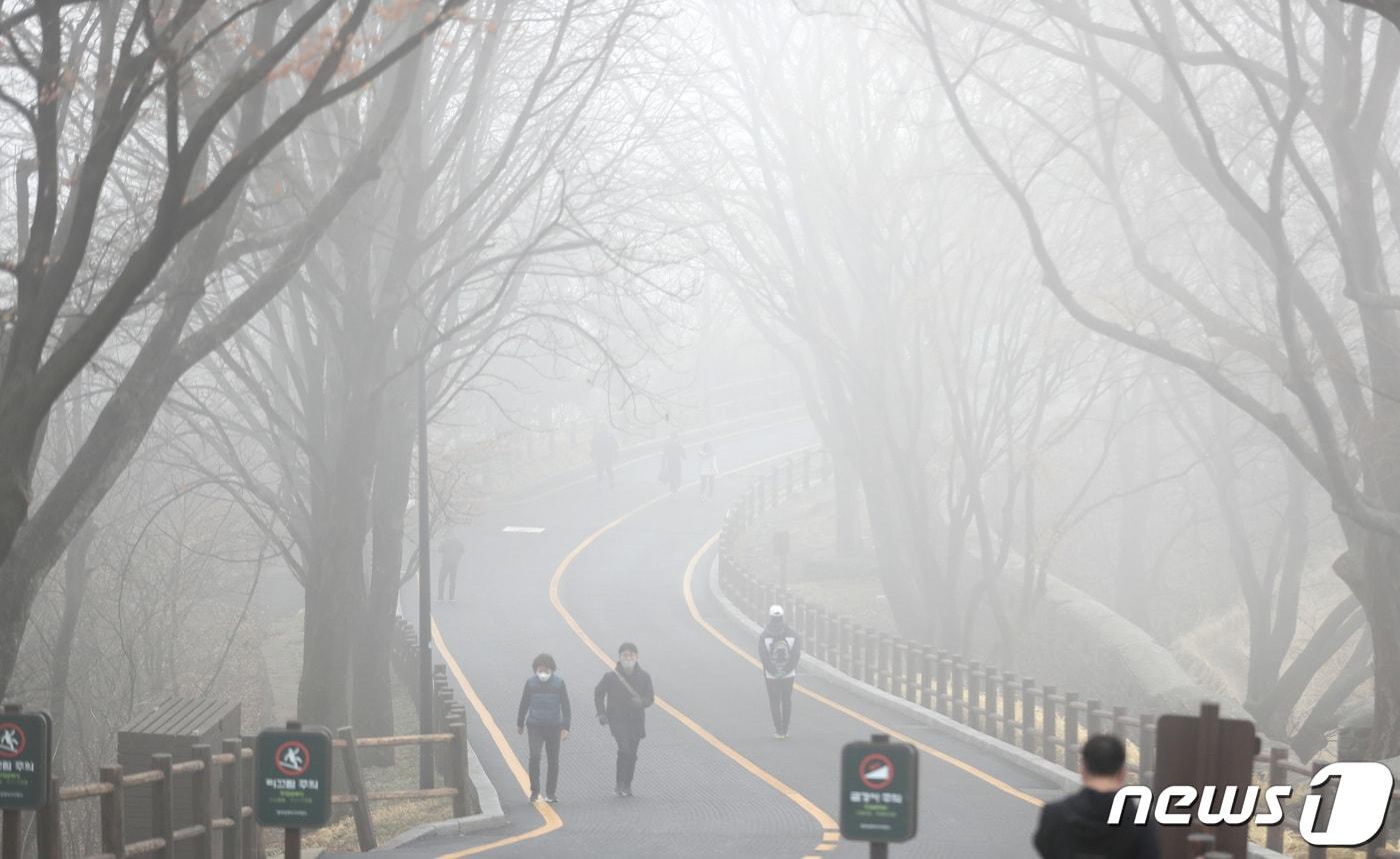 본문 이미지 - 12일 전북은 내륙을 중심으로 가시거리 20m 미만의 짙은 안개가 낀다./뉴스1