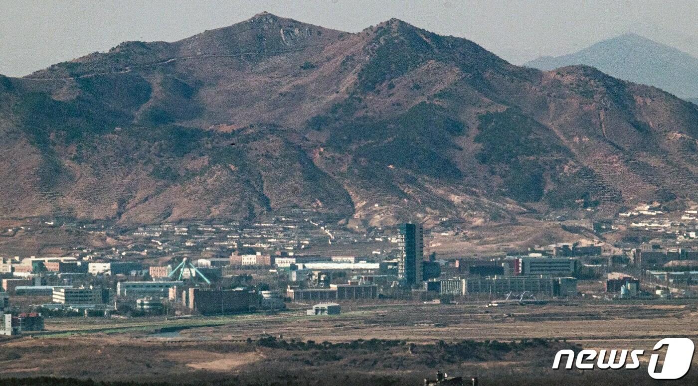 경기도 파주 접경지역에서 바라본 개성공단 일대. 2021.2.9/뉴스1 ⓒ News1 오대일 기자