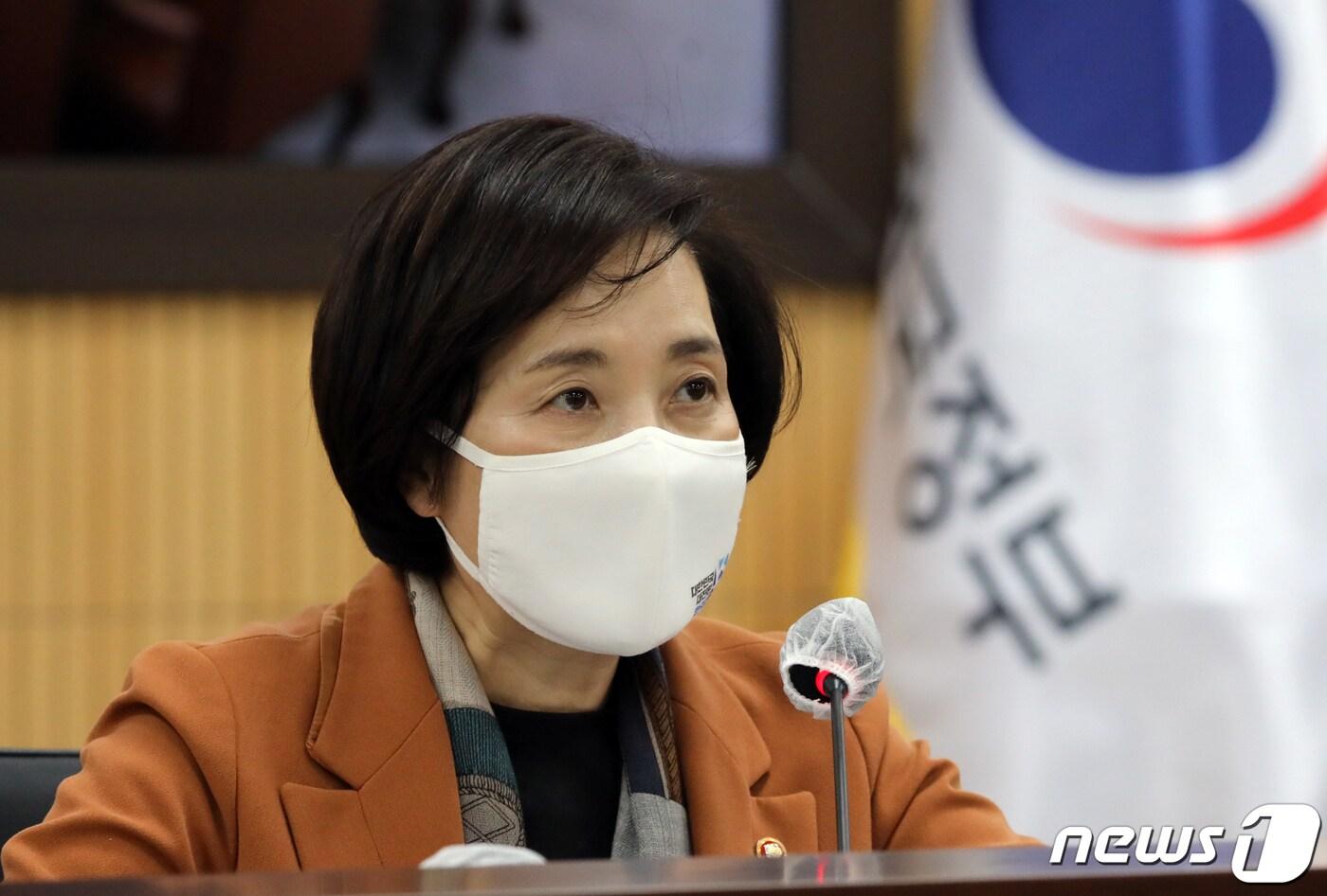 본문 이미지 - 사회관계장관회의에서 모두발언 하는 유은혜 사회부총리 겸 교육부 장관/뉴스1 ⓒ News1 장수영 기자