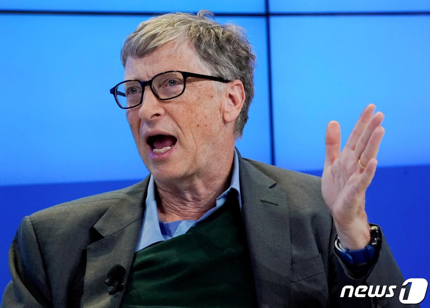 본문 이미지 - 빌 게이츠 마이크로소프트 창업자가 2018년 다보스 포럼에 참석해 연설하고 있다. ⓒ 로이터=뉴스1 ⓒ News1 박형기 기자