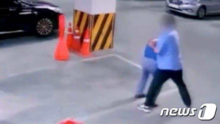 본문 이미지 - CCTV 영상 갈무리ⓒ 뉴스1