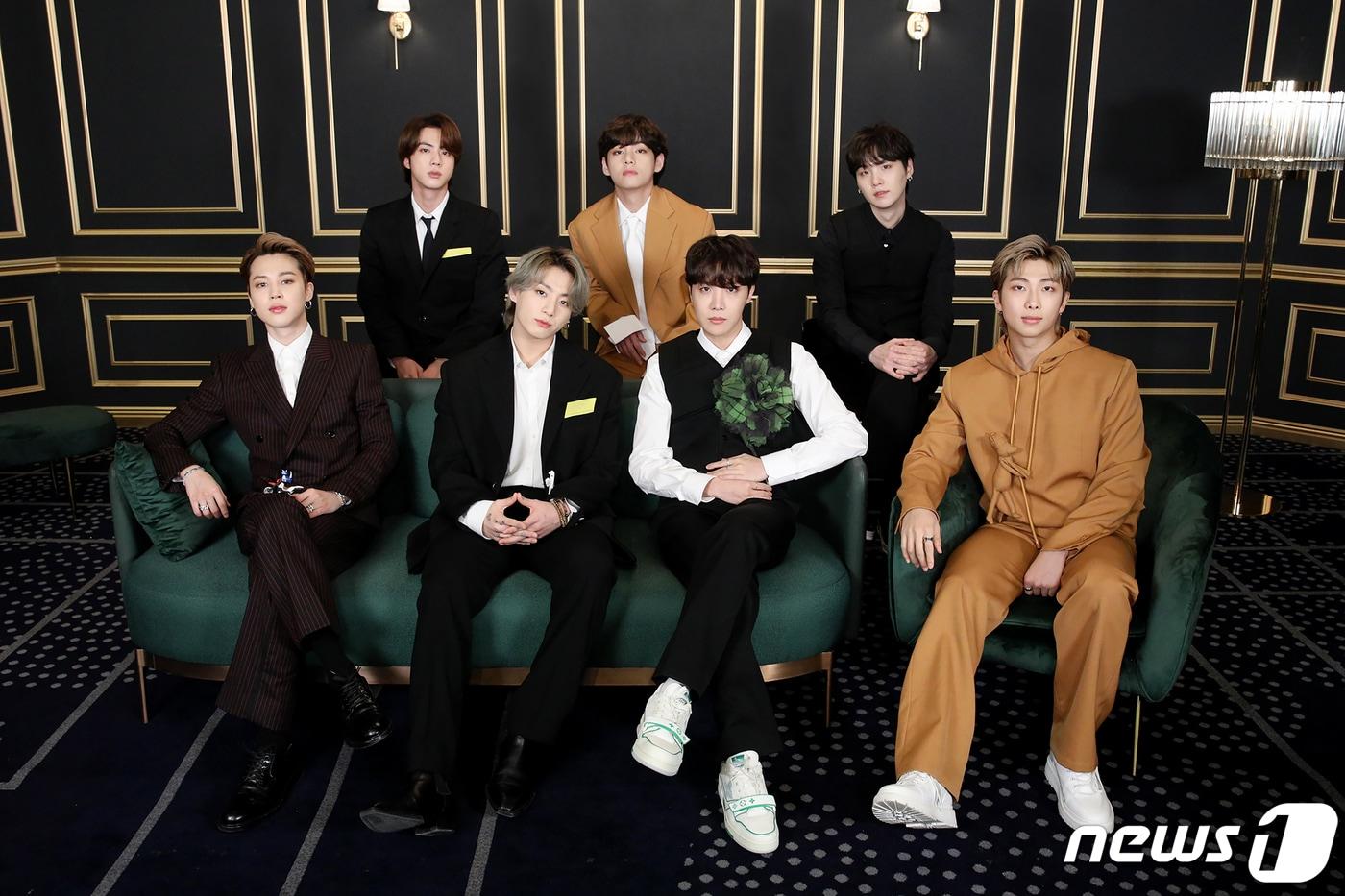 그룹 방탄소년단(BTS)이 15일(한국시간) 온라인으로 제63회 그래미 어워드(GRAMMY AWARDS) 레드카펫에 참여해 포즈를 취하고 있다. (빅히트 엔터테인먼트 제공) 2021.3.15/뉴스1 ⓒ News1 김진환 기자