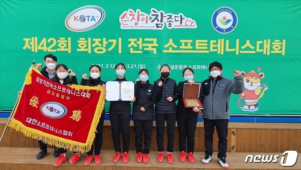본문 이미지 - 옥천여자중학교 소프트테니스부.ⓒ 뉴스1
