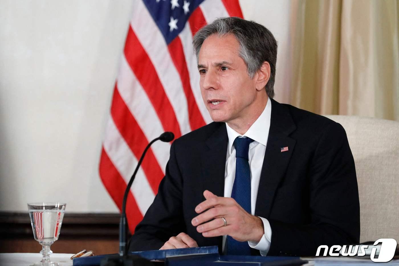 토니 블링컨 미국 국무장관이 16일(현지시간) 도쿄의 미국 대사관저에서 화상으로 열린 비즈니스 라운드 테이블에 참석을 하고 있다. ⓒ AFP=뉴스1 ⓒ News1 우동명 기자