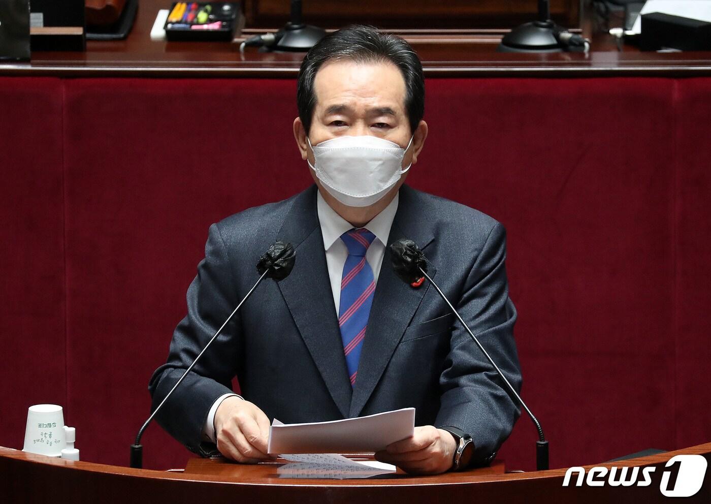 정세균 국무총리가 18일 서울 여의도 국회에서 열린 예결위 전체회의에 출석해 2021년도 제1회 추가경정예산안 관련 인사말을 하고 있다. 2021.3.18/뉴스1 ⓒ News1 박세연 기자