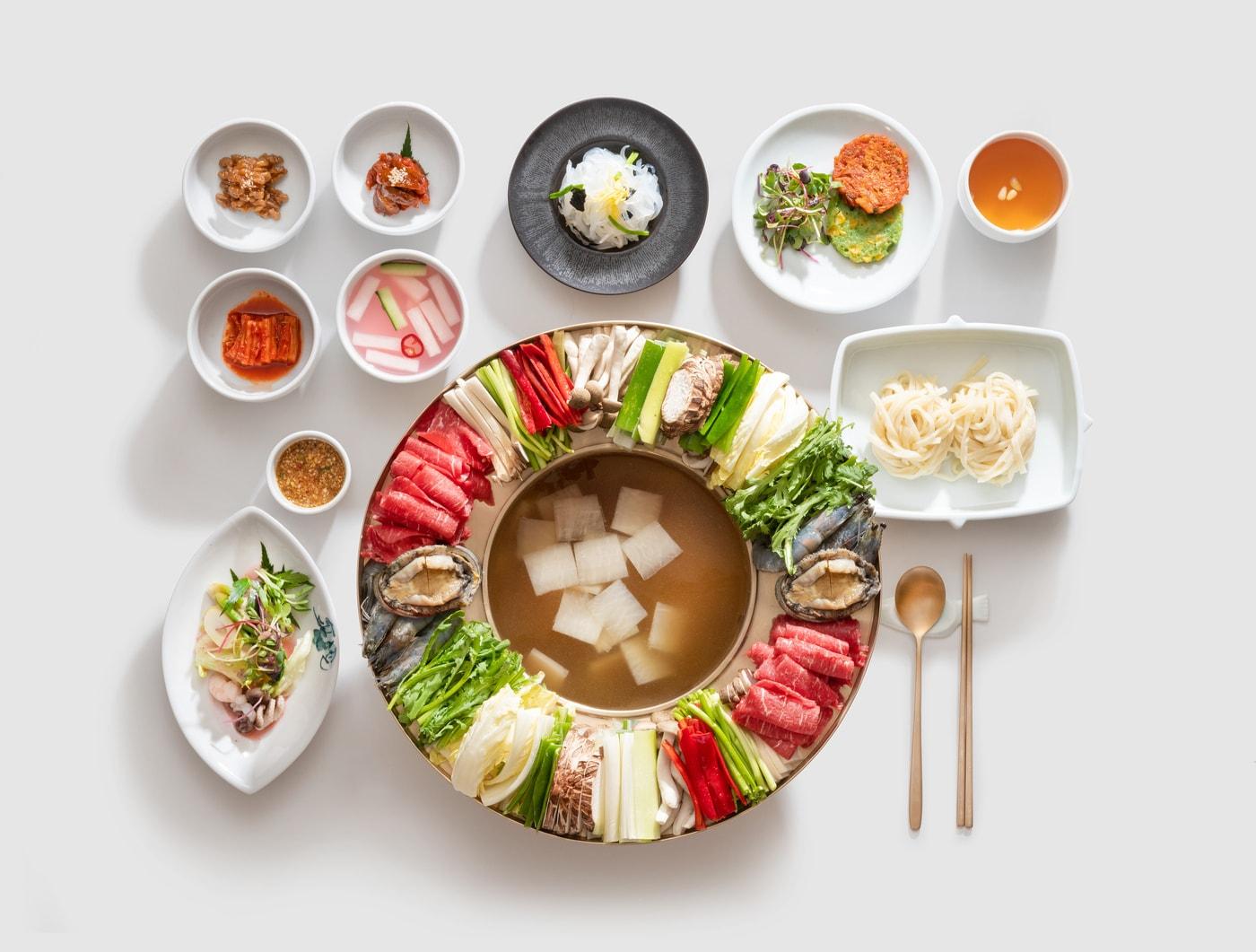 본문 이미지 - 한국의집 봄철 신메뉴 '미나리전립투'. 한국문화재재단