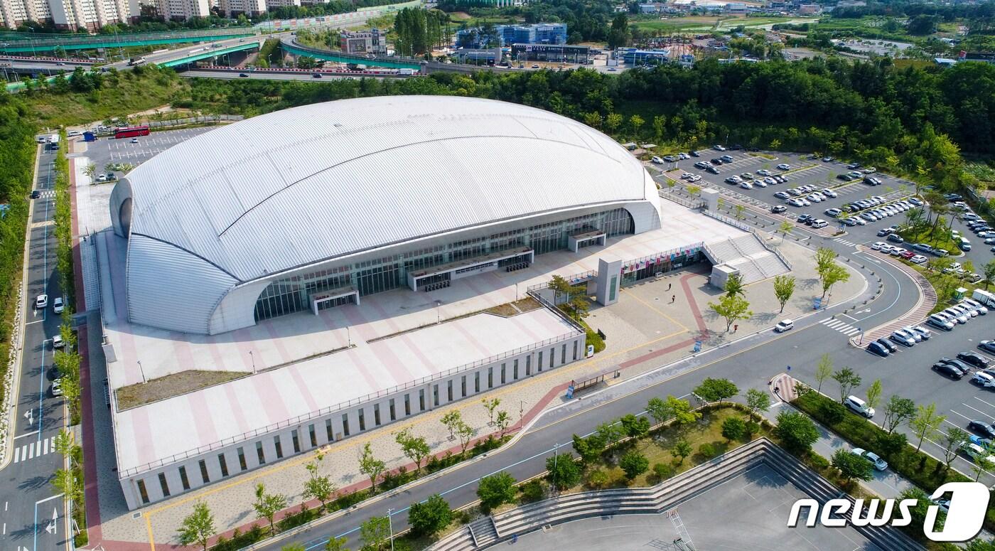 본문 이미지 - 남부대에 들어선 국제 규모의 남부대 시립국제수영장 전경./뉴스1 ⓒ News1 