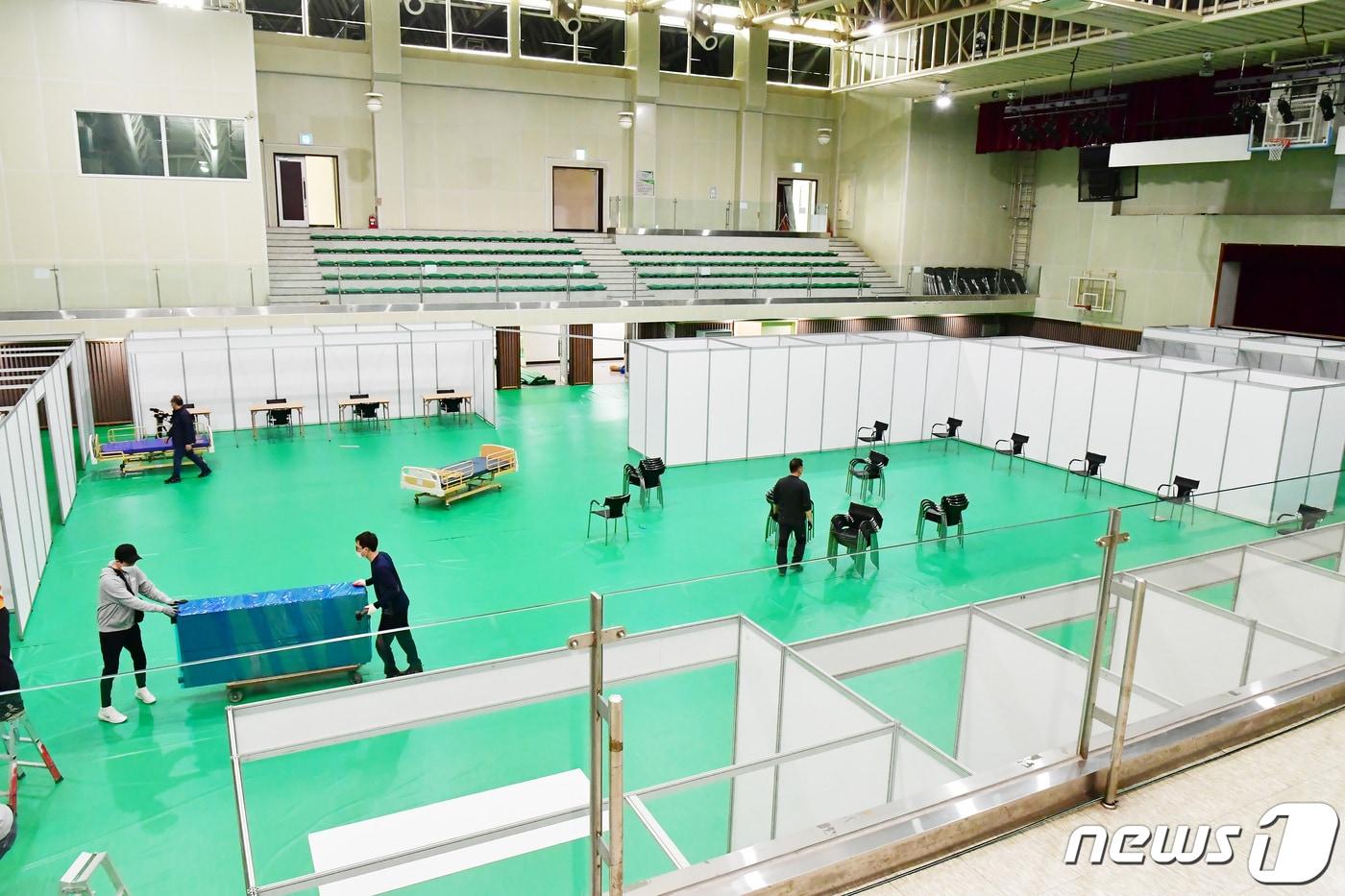 중랑문화체육관에 '코로나 예방접종센터' 준비 중인 모습(중랑구 제공).ⓒ 뉴스1