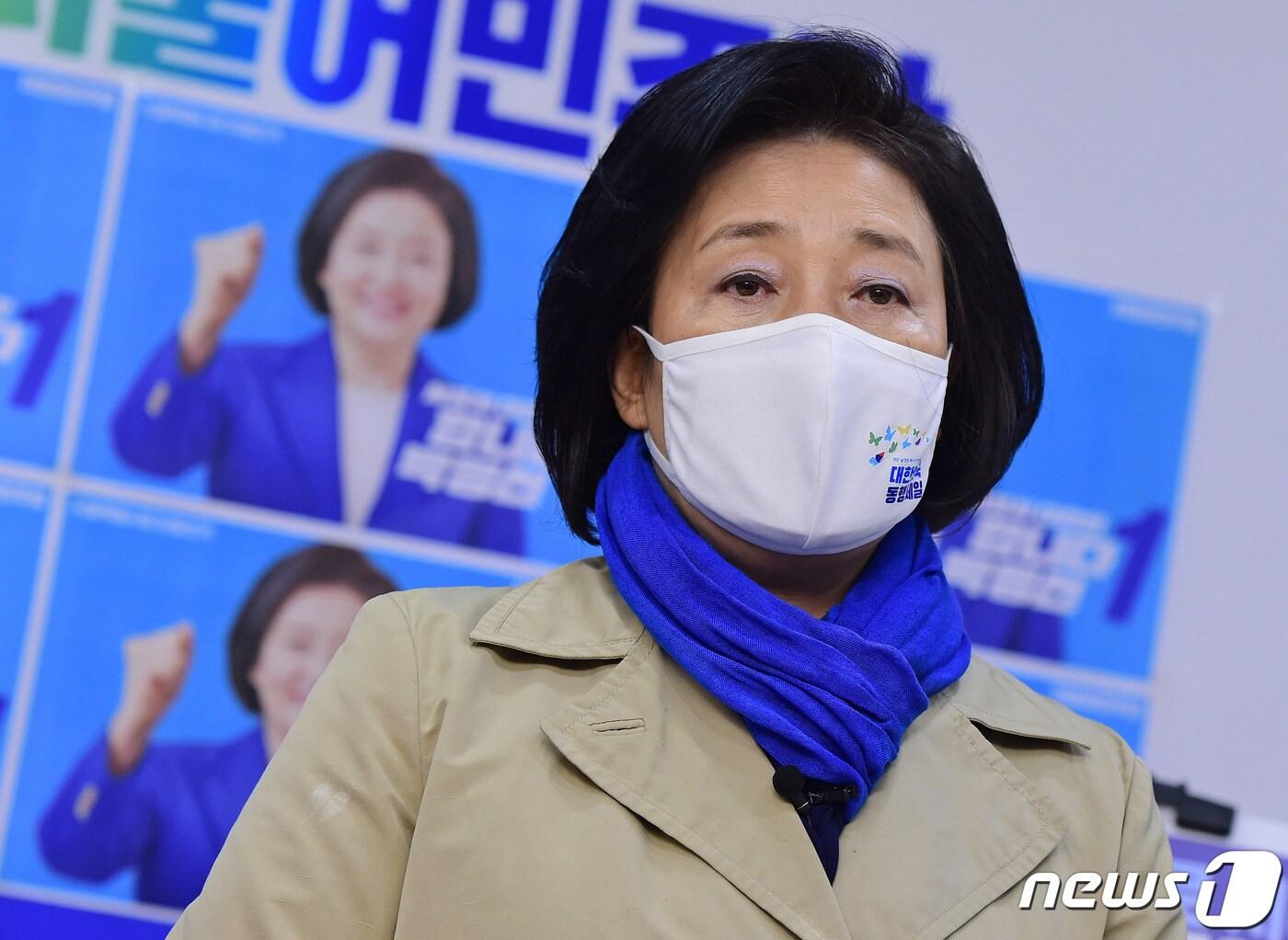 본문 이미지 - 박영선 더불어민주당 서울시장 후보가 21일 오후 서울 서초구 서초갑 지역위원회 사무실에서 지역 공약을 발표하고 있다. 2021.3.21/뉴스1 ⓒ News1 신웅수 기자