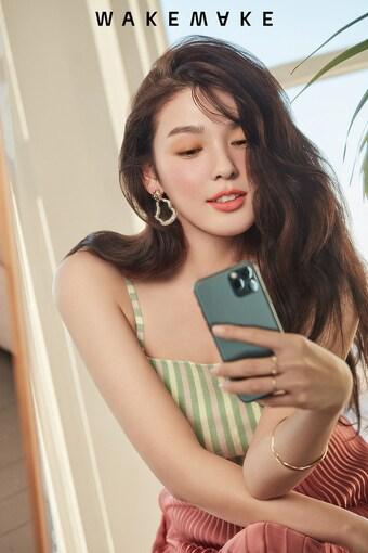 본문 이미지 - 웨이크메이크 2021 SS 메이크업 룩 화보.ⓒ 뉴스1