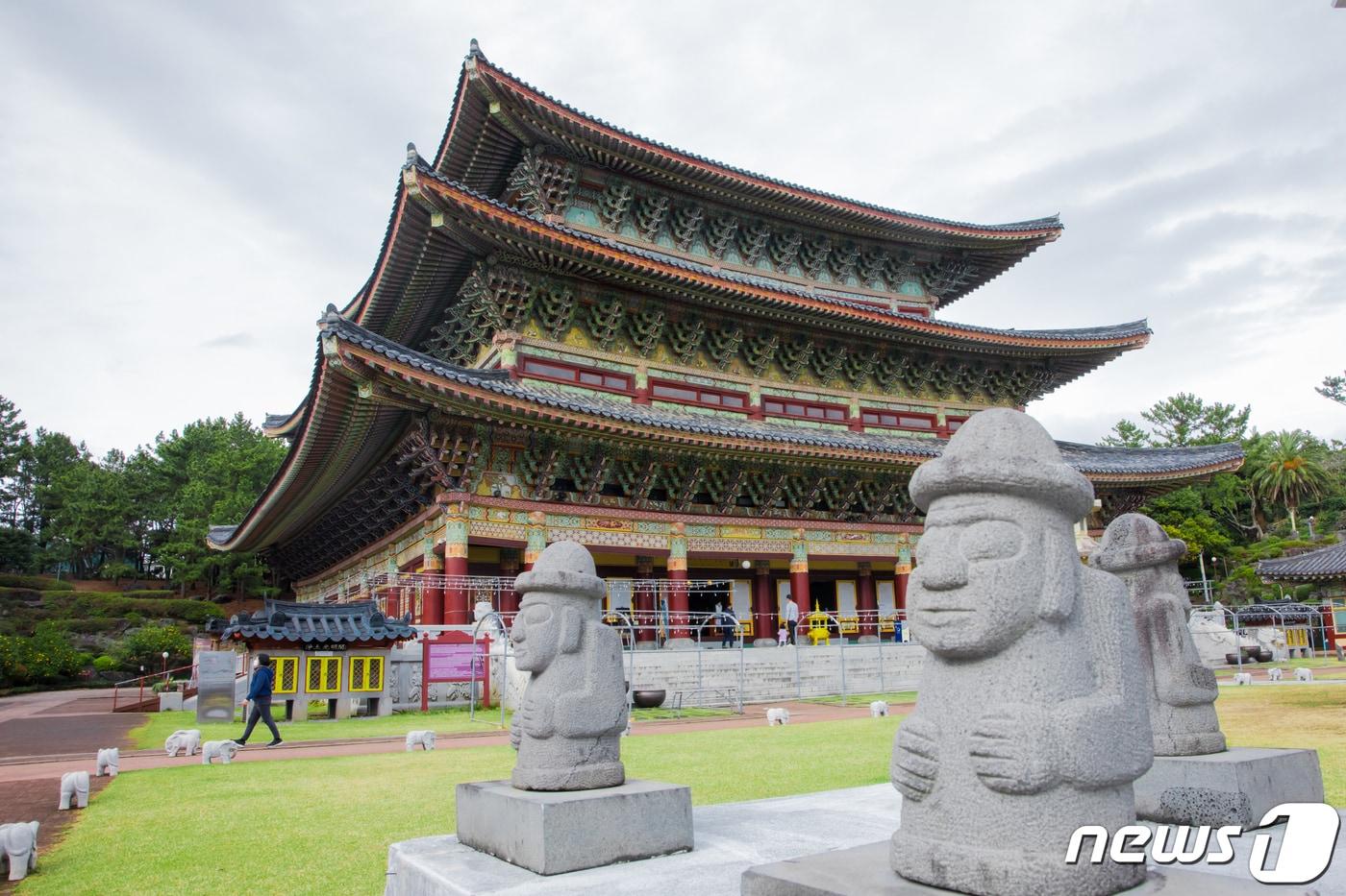 동양 최대규모의 단일법당 제주 약천사 대적광전 전경 ⓒ News1 박정환 문화전문기자