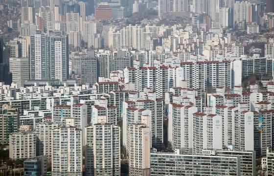 본문 이미지 -  서울 여의도 63스퀘어에서 바라본 아파트 단지 모습. 2021.3.24/뉴스1 ⓒ News1 오대일 기자