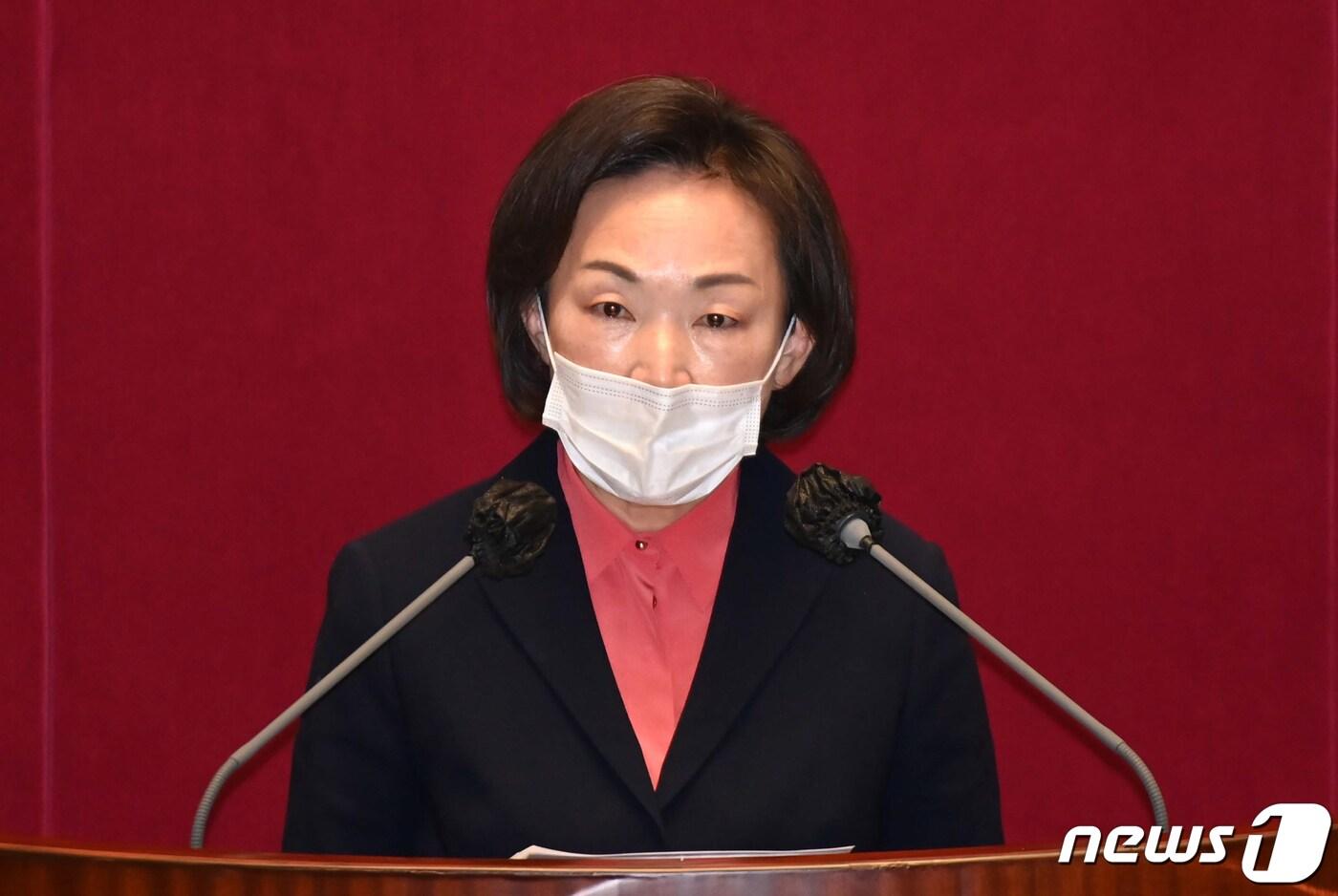 한무경 국민의힘 의원이 24일 국회에서 열린 본회의에서 법률안 제안설명을 하고 있다. 2021.3.24/뉴스1 ⓒ News1 성동훈 기자