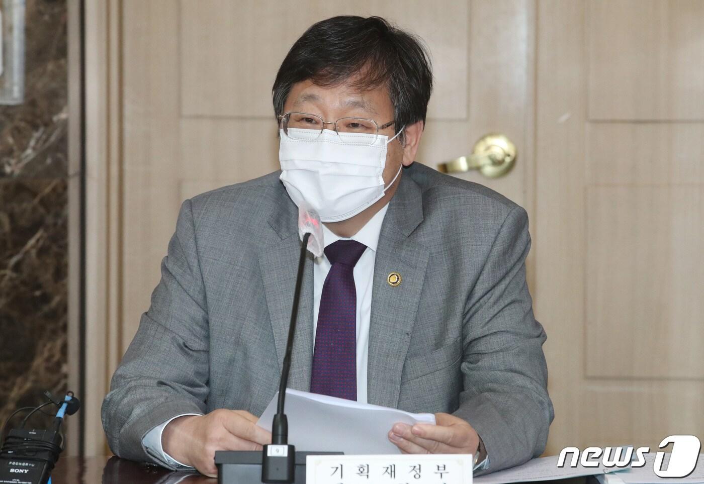 안일환 기획재정부 제2차관이 26일 오전 서울 종로구 정부서울청사에서 열린 긴급 재정관리점검회의에 참석해 모두발언하고 있다. 2021.3.26/뉴스1