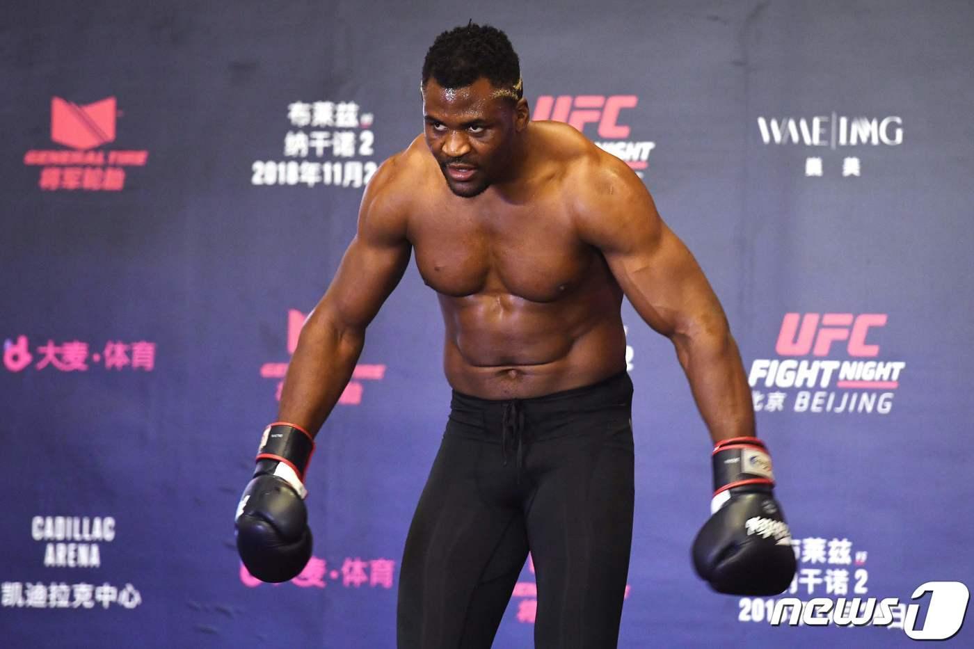 프란시스 은가누가 UFC 새 헤비급 챔피언에 등극했다. ⓒ AFP=뉴스1