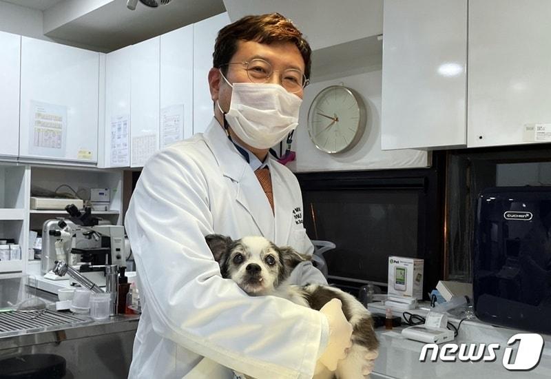 본문 이미지 - 뉴스1과 인터뷰하고 있는 최영민 서울시수의사회 회장 ⓒ 뉴스1 최은지 인턴기자