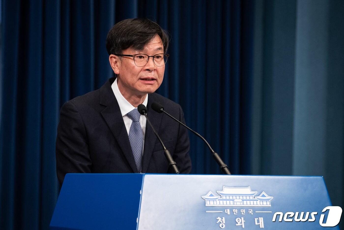 본문 이미지 - 김상조 전 청와대 정책실장이 29일 청와대 브리핑룸에서 퇴임인사를 하고 있다. 2021.3.29/뉴스1 ⓒ News1 유승관 기자