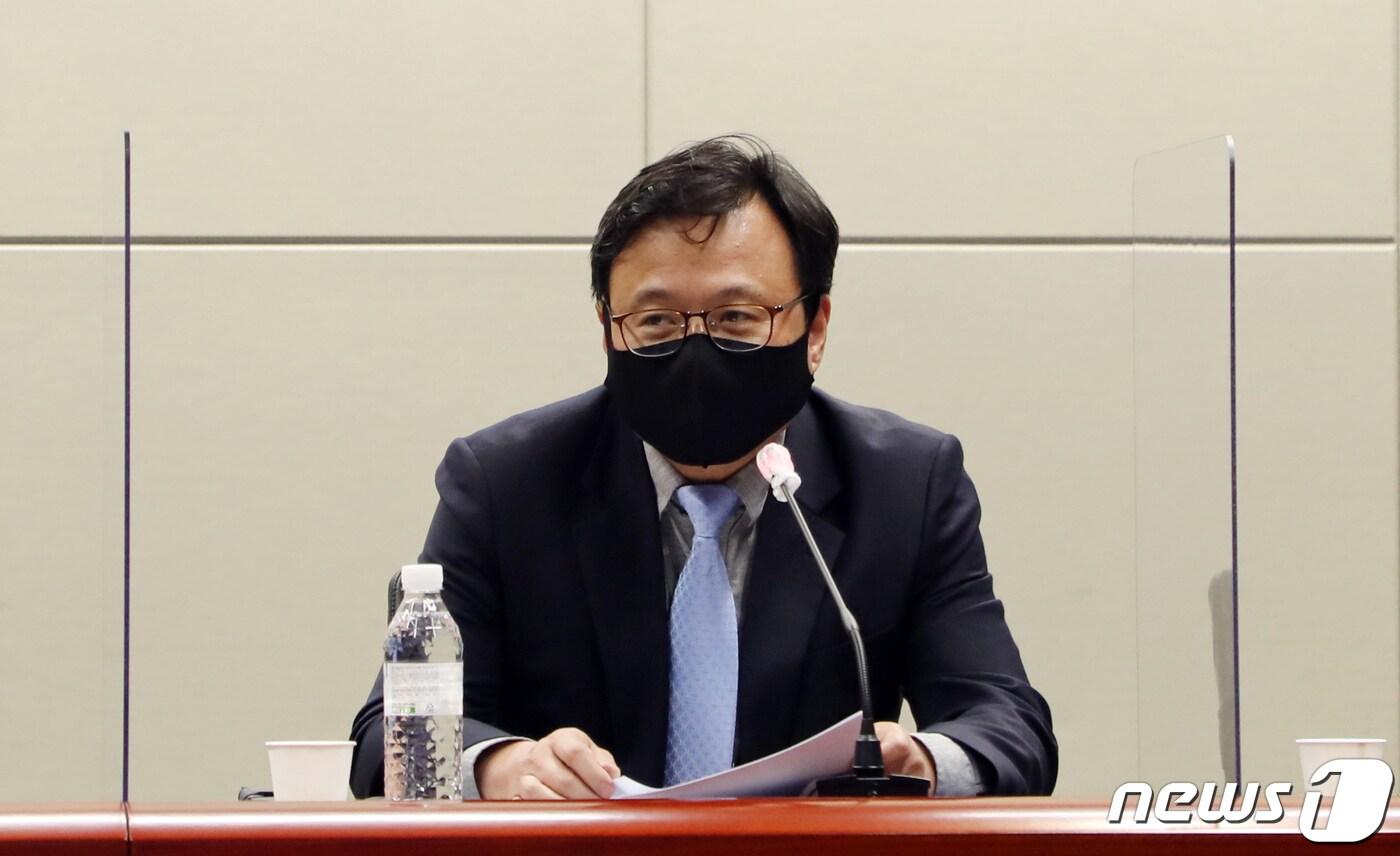 본문 이미지 - 최원일 국립아시아문화전당 전당장 직무대리가 29일 오후 국립아시아문화전당 문화창조원에서 열린 기자간담회에서 2021년 업무계획을 발표하고 있다. 2021.3.29/뉴스1 ⓒ News1 이수민 기자