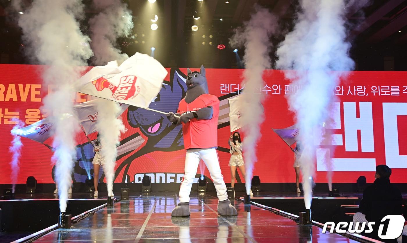 본문 이미지 - SSG 랜더스 마스코트 '랜디'/뉴스1 ⓒ News1 이성철 기자