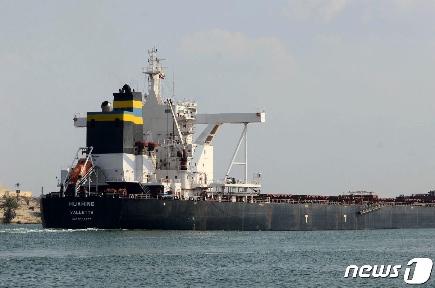 수에즈 운하에서 선박이 운항을 하고 있다(자료사진) ⓒ AFP=뉴스1