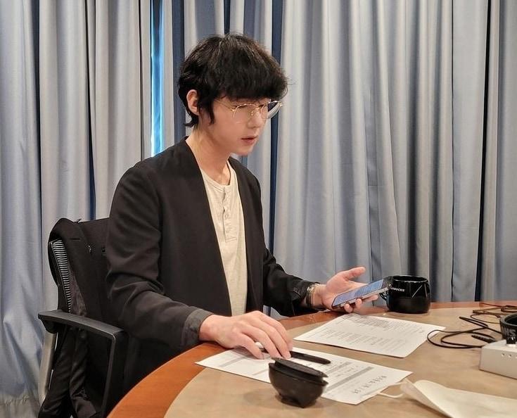 본문 이미지 - 작가 겸 방송인 허지웅 인스타그램 갈무리 ⓒ 뉴스1