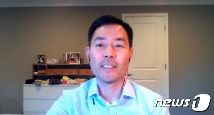 본문 이미지 - 프랭크 엄 미국평화연구소(USIP) 선임연구원이 뉴스1과 영상 인터뷰를 하고 있는 모습.ⓒ 뉴스1