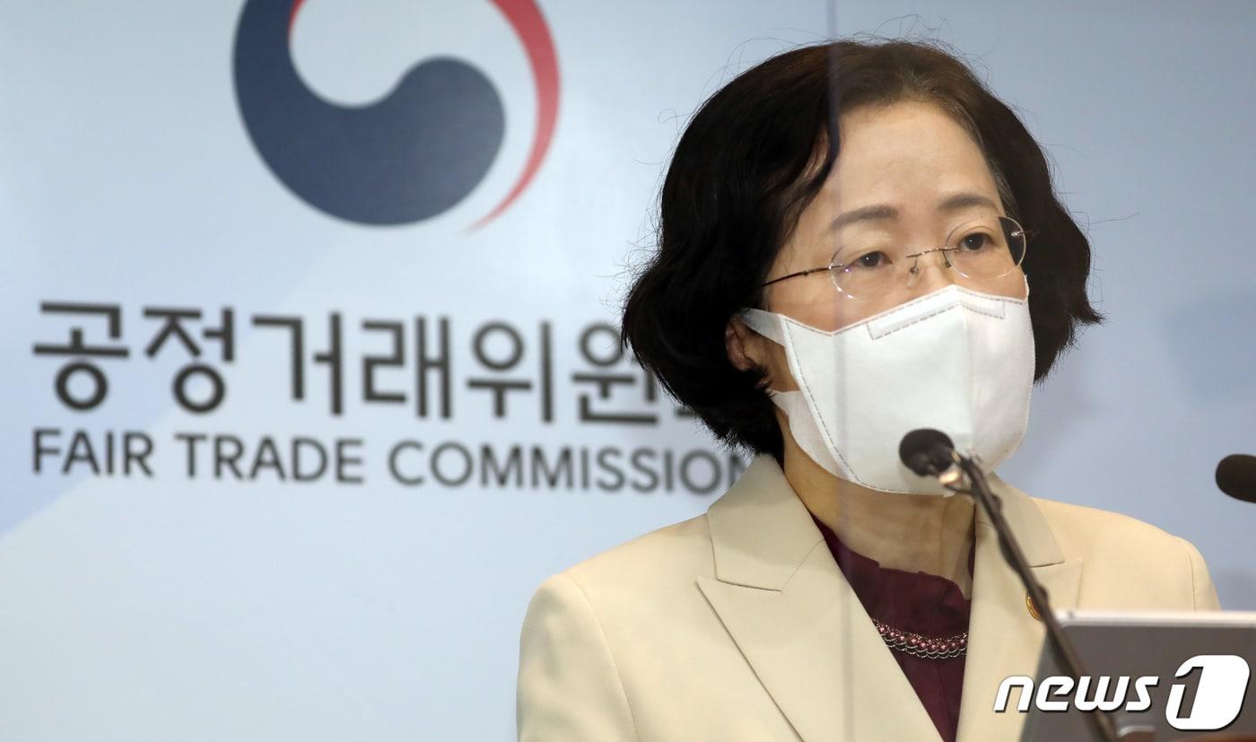본문 이미지 - 조성욱 공정거래위원회 위원장이 지난 5일 정부세종청사 공정위 기자실에서 '전자상거래 소비자 보호법' 전부개정안 입법예고 브리핑을 하고 있다. 2021.3.7/뉴스1 ⓒ News1 장수영 기자