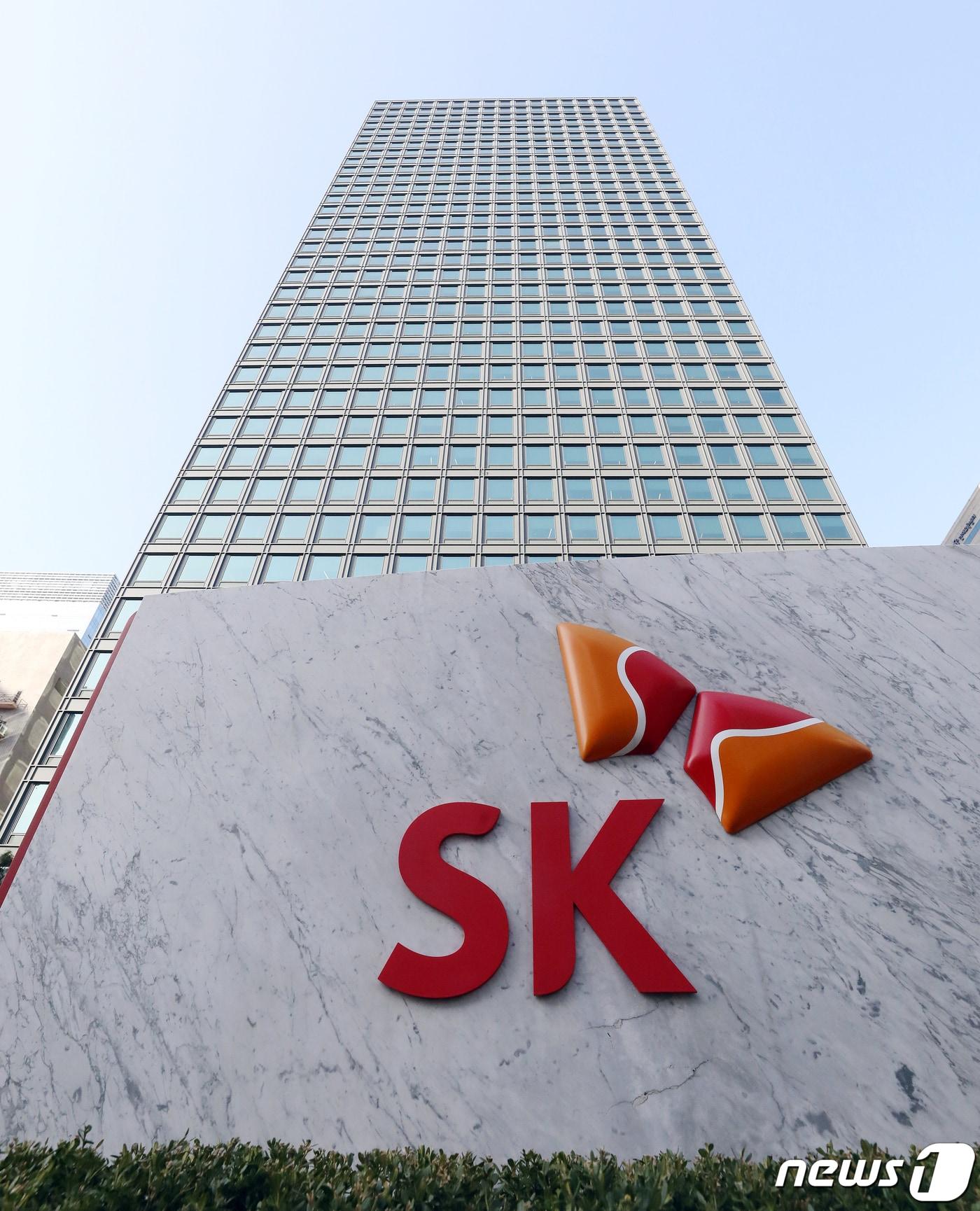 본문 이미지 - 사진은 5일 오후 서울 종로구 SK그룹 본사 빌딩의 모습. 2021.3.5/뉴스1 ⓒ News1 김진환 기자