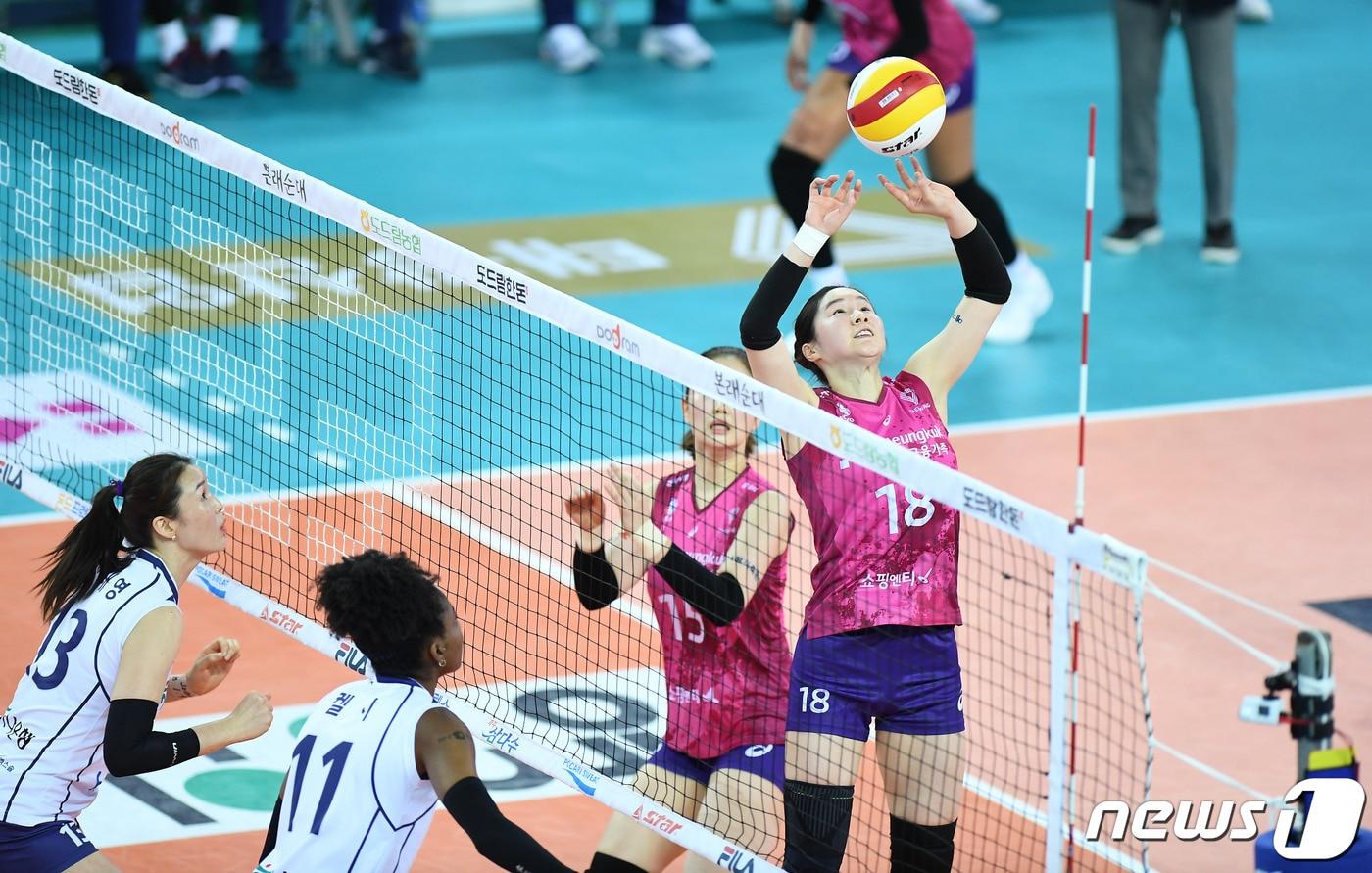 흥국생명 세터 김다솔. (한국배구연맹 제공) ⓒ 뉴스1