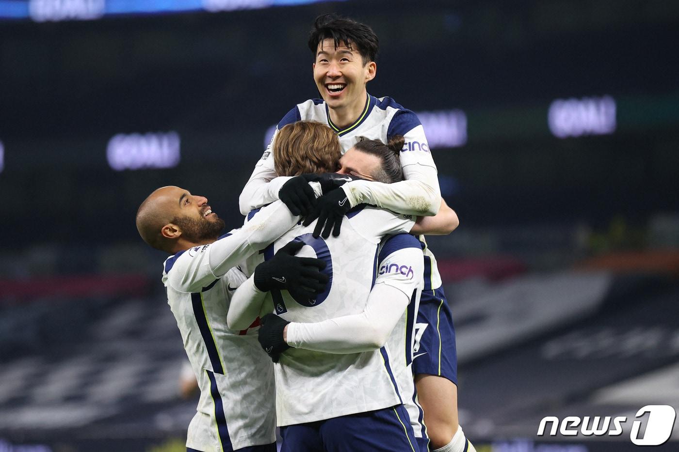 본문 이미지 - 해리 케인, 가레스 베일, 손흥민으로 이어지는 슈퍼 트리오가 토트넘 홋스퍼의 공격을 이끌고 있다. ⓒ AFP=뉴스1