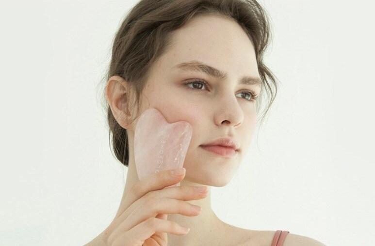 본문 이미지 - 글로썸 천연 로즈쿼츠 괄사(글로썸 제공)ⓒ 뉴스1